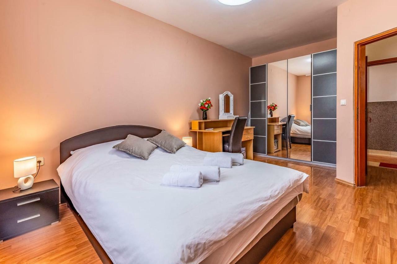 All Seasons Apartment PUY Eksteriør bilde